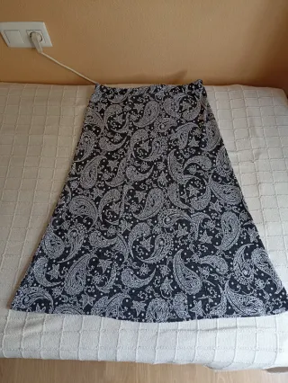 Falda midi estampada paisley