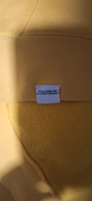Sudadera Pull&Bear amarilla