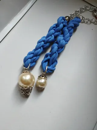 Collana blu con perle