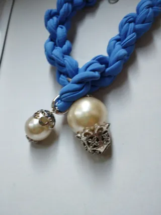 Collana blu con perle