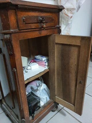 Comodini antichi fine 700 in noce