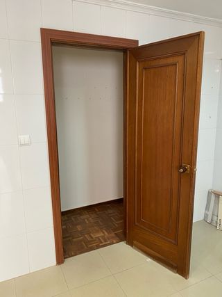 Puerta de madera interior
