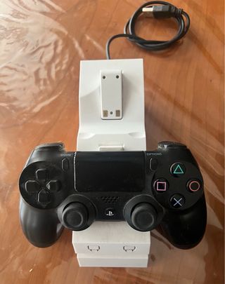 PS4 Slim Negra + Mando y Cargador