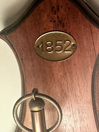 Lampada da parete in legno e vetro