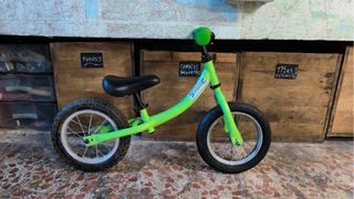 292. Bicicleta de balanceo. De 3 a 5 años.