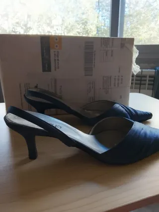Zapatos de raso azul marino