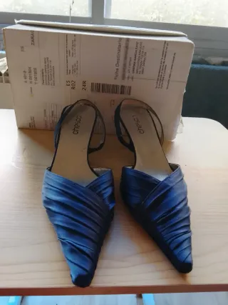 Zapatos de raso azul marino