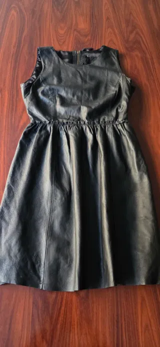 Vestido de cuero negro Cortefiel