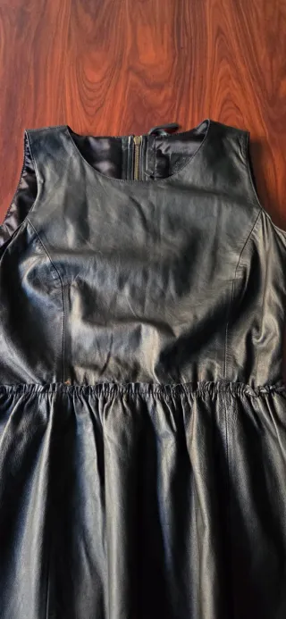 Vestido de cuero negro Cortefiel