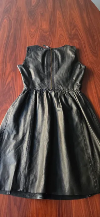 Vestido de cuero negro Cortefiel