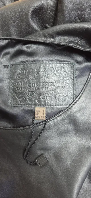 Vestido de cuero negro Cortefiel