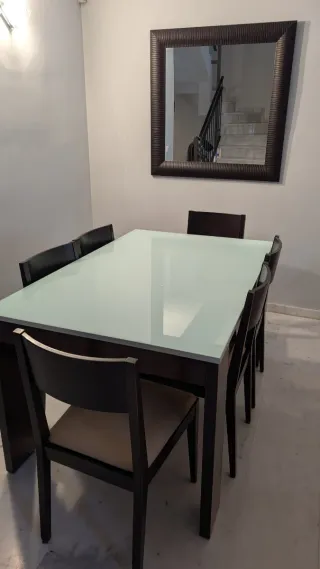 Mesa comedor madera y cristal y 6 sillas a juego