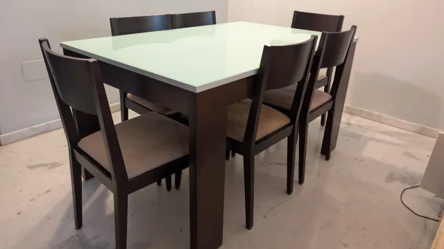 Mesa comedor madera y cristal y 6 sillas a juego