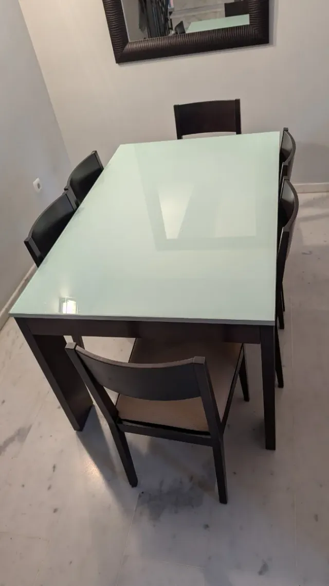 Mesa comedor madera y cristal y 6 sillas a juego