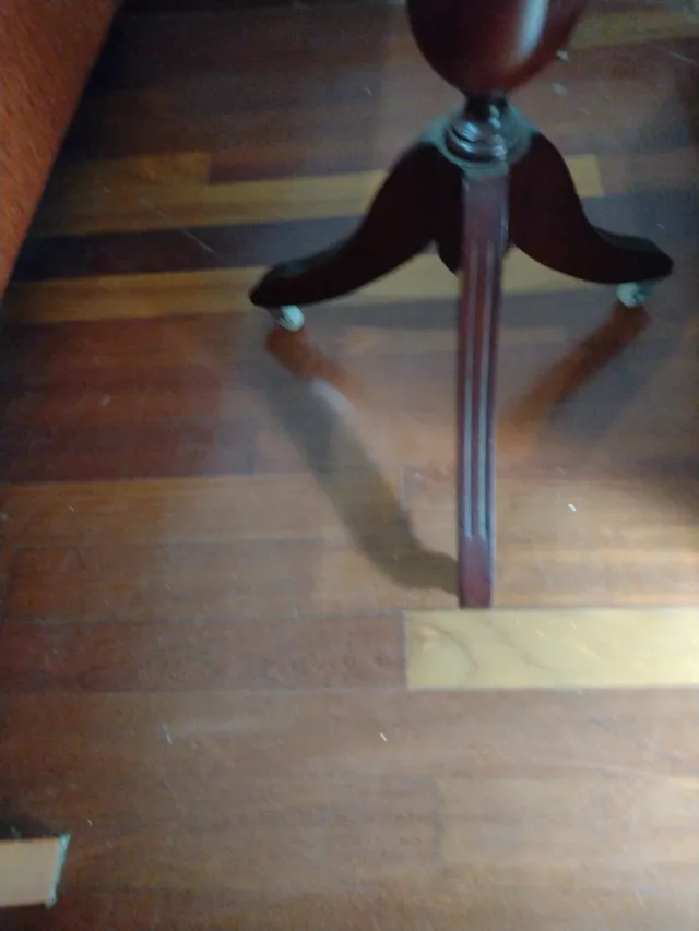 Tavolino ausiliario rotondo in legno e marmo