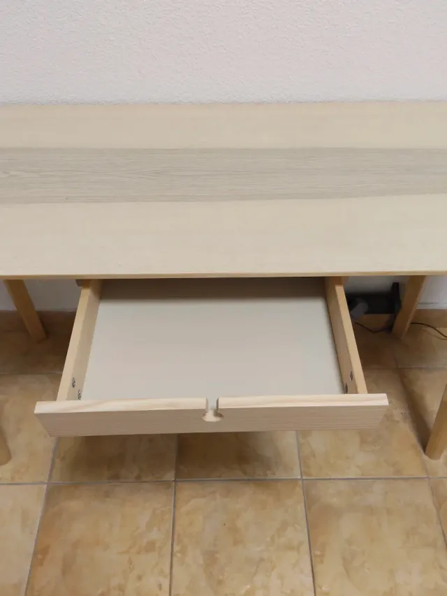 Mesa de estudio de madera