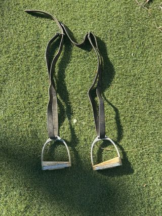 Montura Vaquera, estribos y secador metálico.