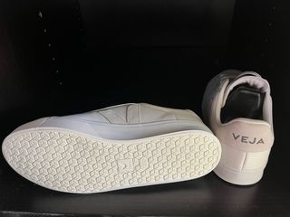 Zapatillas Veja Beige y Blancas