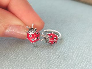 Pendientes aro mariquita rojos plata de ley