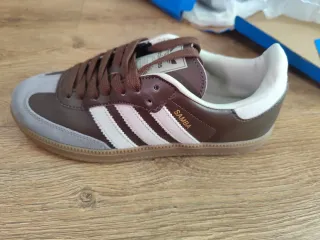 Botines Adidas Samba Marrones y Blancos