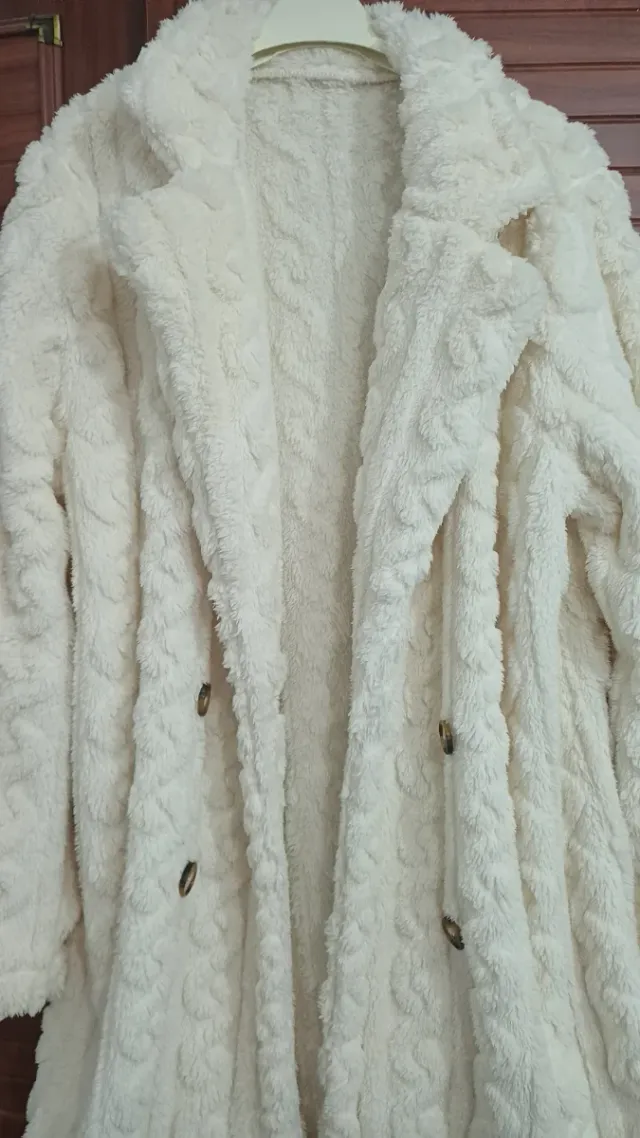 Abrigo suave elegante blanco