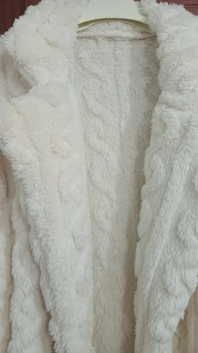 Abrigo suave elegante blanco