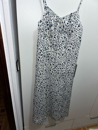 Vestido floral blanco y azul