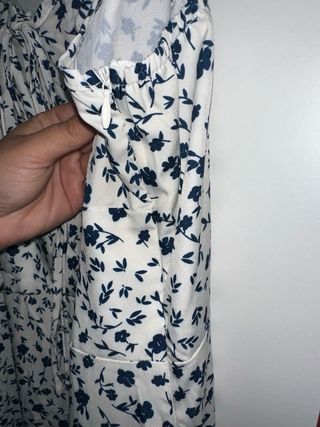 Vestido floral blanco y azul