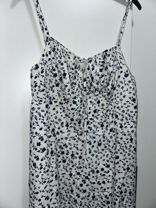 Vestido floral blanco y azul