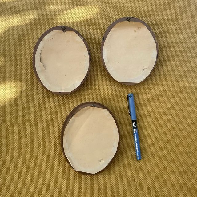 Marcos ovali dorati con fiori