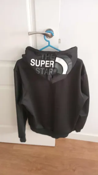 Sudadera Negra con Capucha