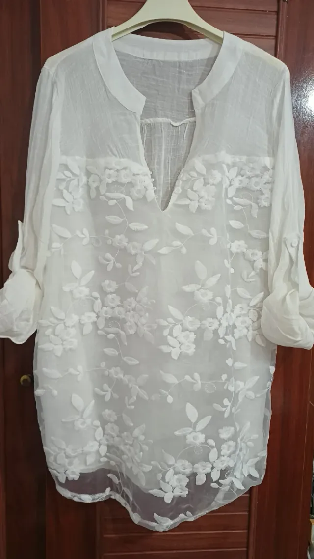 Blusa elegante bordada blanca