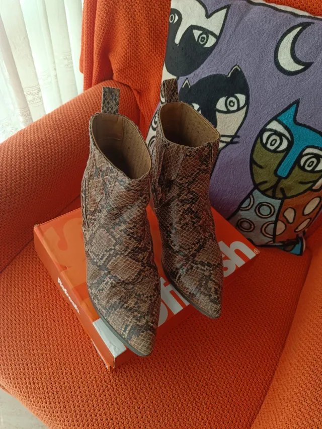 Botín estampado animal print tacón 8 cm