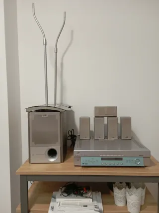 Home cinema JVC plata y verde