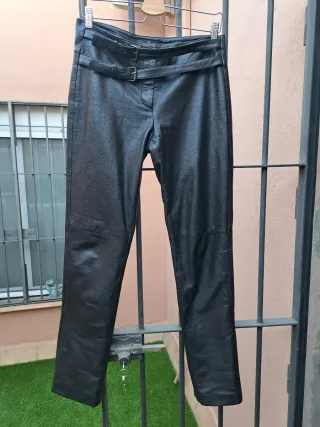 Pantalón de piel Naf Naf negro