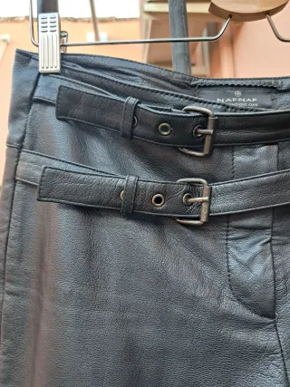 Pantalón de piel Naf Naf negro