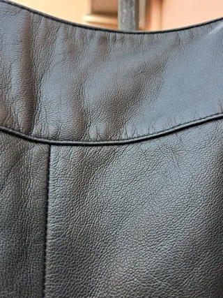 Pantalón de piel Naf Naf negro