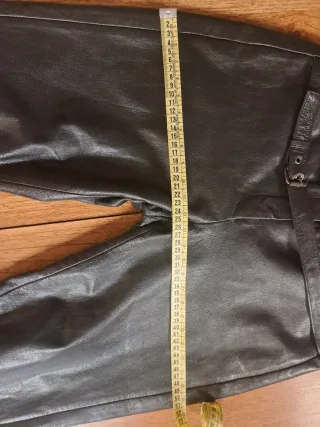 Pantalón de piel Naf Naf negro