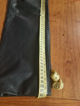 Pantalón de piel Naf Naf negro