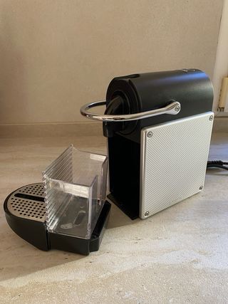 Cafetera Nespresso Pixie De'Longhi + regalo