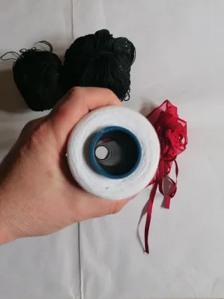 Kit per cucito: fili e nastri