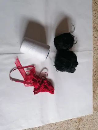 Kit per cucito: fili e nastri