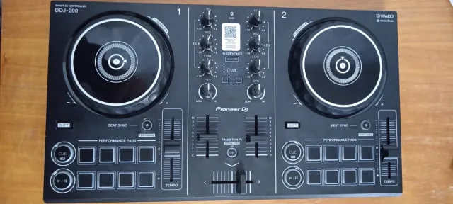 Controller DJ Pioneer DDJ-200