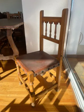 14 mesas rústicas y 84 sillas madera/cuero