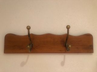 Perchero madera y metal dorado