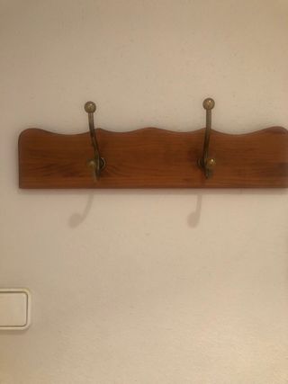 Perchero madera y metal dorado