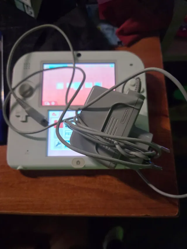 Nintendo 2DS Bianca con giochi digitali