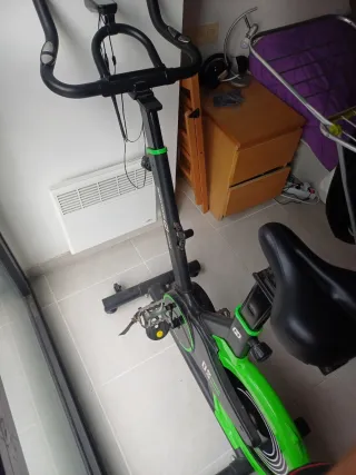 Bici Estática Spinning Verde y Negra