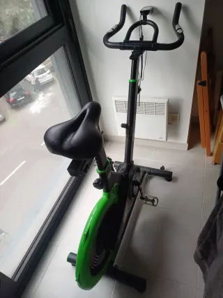 Bici Estática Spinning Verde y Negra