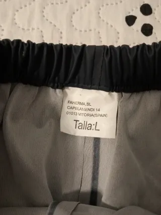 Traje de agua azul marino